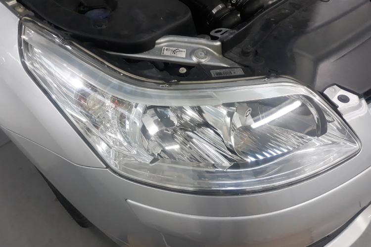 Polimento de faróis